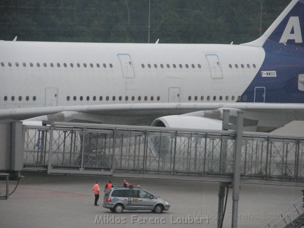 Warten auf den Airbus 380 Koeln Bonn P391.JPG